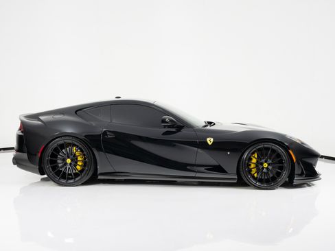Used 2019 Ferrari 812 Superfast RWD image 2