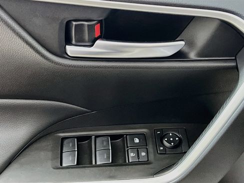 Used 2025 Toyota RAV4 XLE w/ Convenience Package FWD image 17