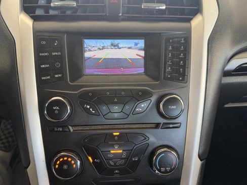 Used 2016 Ford Fusion SE w/ Equipment Group 201A FWD image 10
