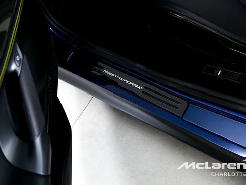 Used 2022 Ferrari SF90 Spider image 17