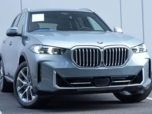 Used 2024 BMW X5 xDrive40i w/ Premium Package AWD/4WD image 4