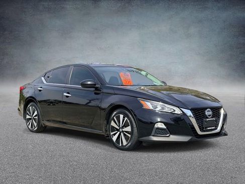 Used 2022 Nissan Altima 2.5 SV image 1