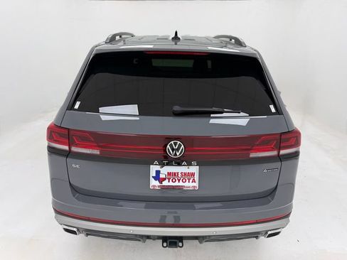 Used 2024 Volkswagen Atlas Peak Edition SE AWD/4WD image 39