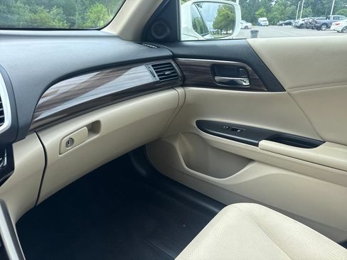 Used 2016 Honda Accord EX image 17