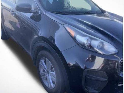 Used 2019 Kia Sportage LX image 2