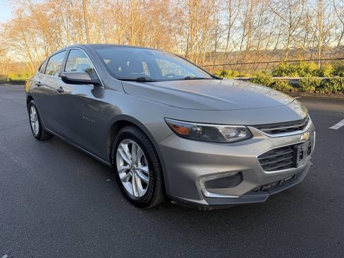Used 2017 Chevrolet Malibu LT image 2