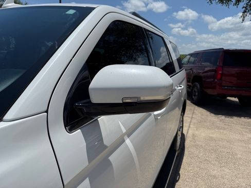 Used 2020 Ford Expedition XLT w/ Equipment Group 202A image 10