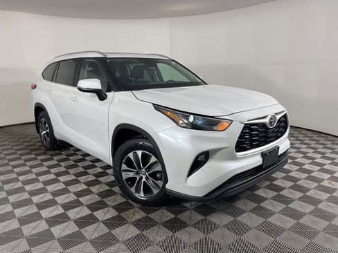 Used 2023 Toyota Highlander L image 46