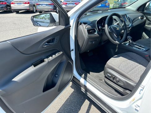 Certified 2024 Chevrolet Equinox LT FWD image 8