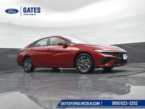 Used 2024 Hyundai Elantra SEL FWD image 40