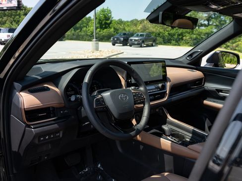Used 2026 Toyota Grand Highlander AWD Hybrid image 13