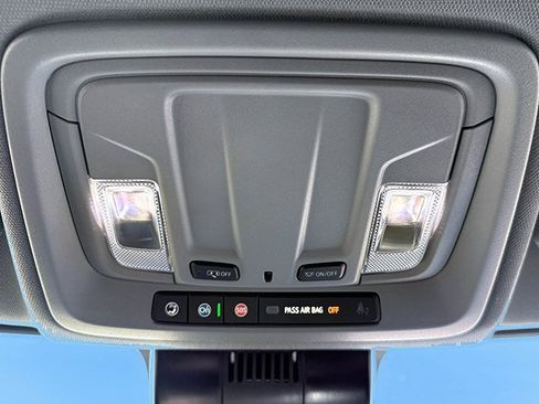 Used 2025 Chevrolet Silverado 2500 LTZ w/ LTZ Convenience Package image 18