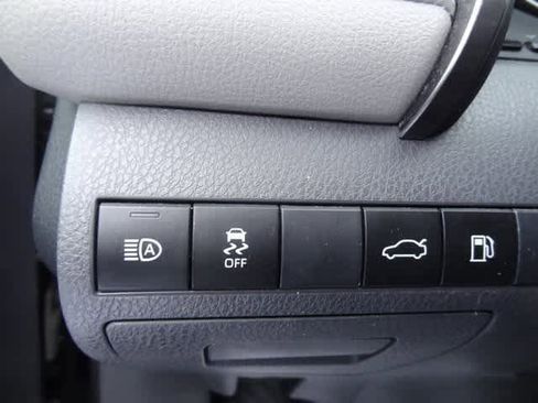 Used 2018 Toyota Camry LE image 12