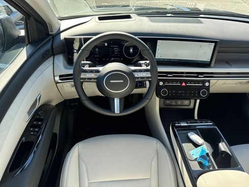 New 2025 Hyundai Tucson Limited image 16