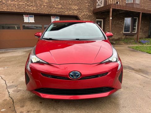 Used 2016 Toyota Prius Four w/ Advanced Technology Package FWD image 2