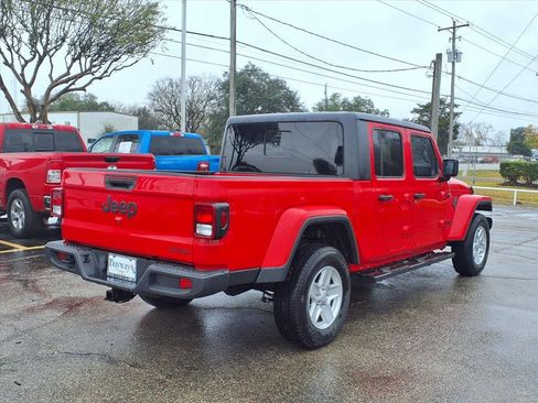 Used 2021 Jeep Gladiator Sport image 2