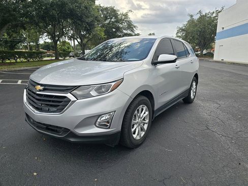 Used 2021 Chevrolet Equinox LT w/ Driver Convenience Package image 3