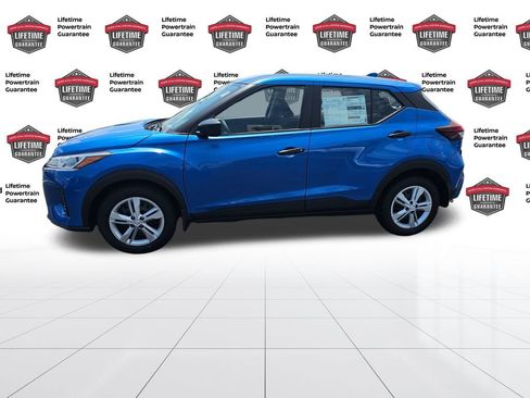 Certified 2025 Nissan Kicks Play S image 2