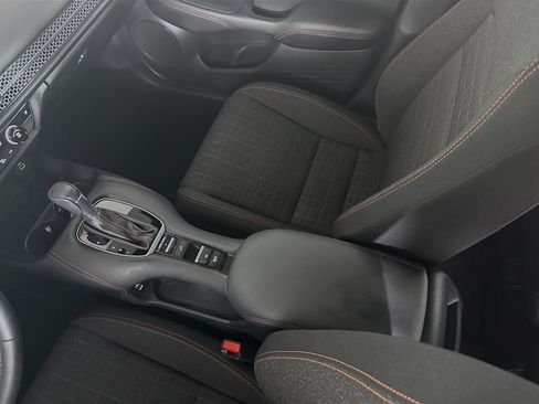 Used 2025 Honda HR-V Sport image 27