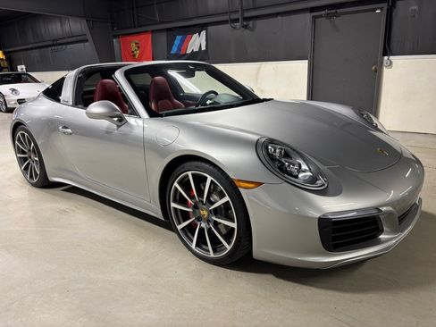 Used 2019 Porsche 911 Targa 4S AWD/4WD image 10