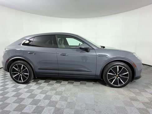 Used 2025 Porsche Macan 4 Electric image 9
