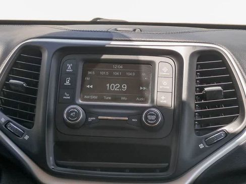 Used 2016 Jeep Cherokee Sport FWD image 13