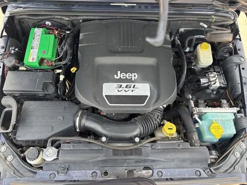 Used 2013 Jeep Wrangler Unlimited Sport w/ Max Tow Pkg AWD/4WD image 10