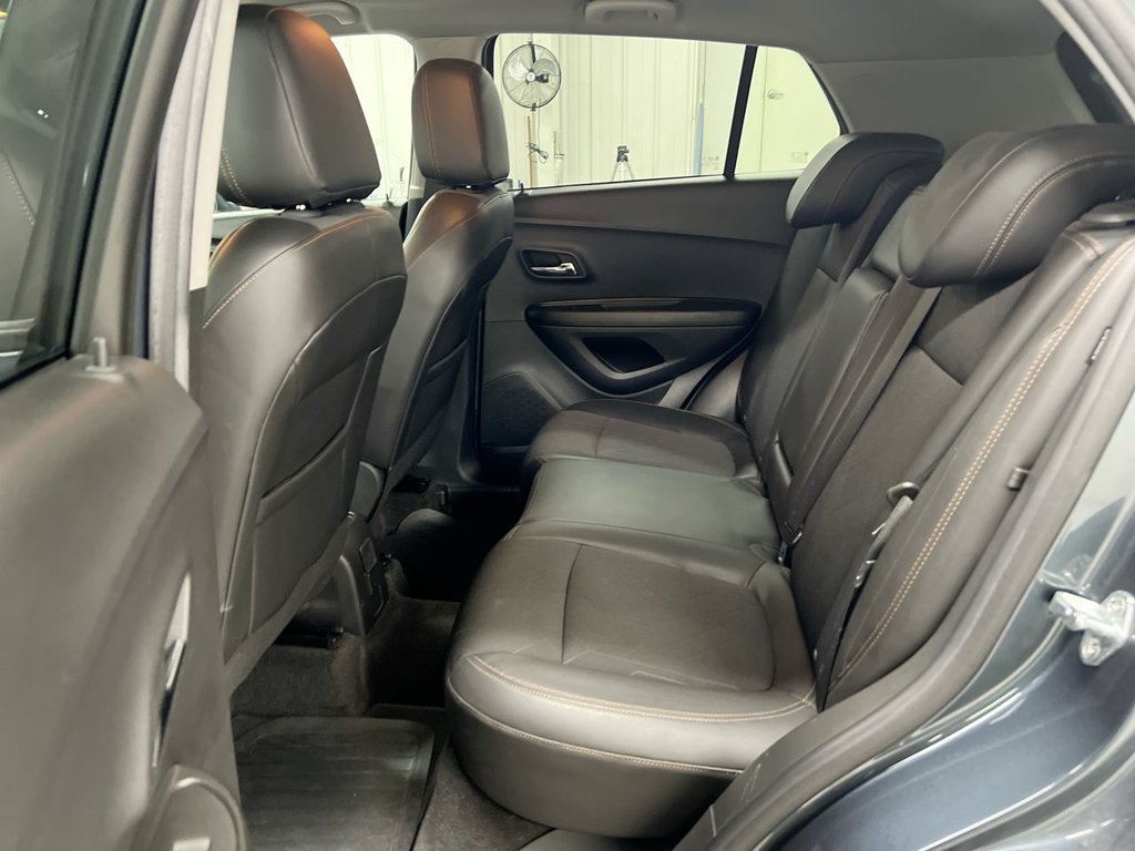 Used 2022 Chevrolet Trax LT AWD/4WD image 22