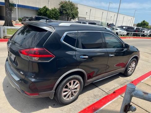 Used 2018 Nissan Rogue SV w/ Premium Package FWD image 5