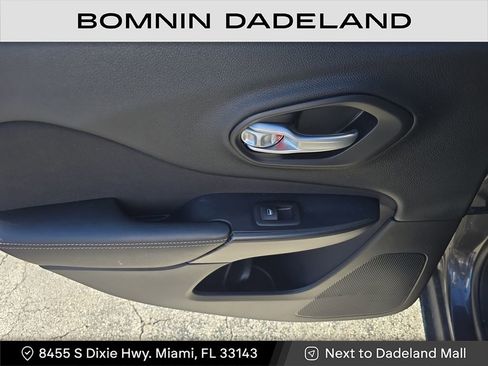 Used 2016 Jeep Cherokee Latitude image 13