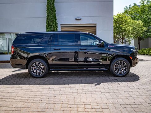 Used 2024 Chevrolet Suburban Z71 w/ Luxury Package AWD/4WD image 4