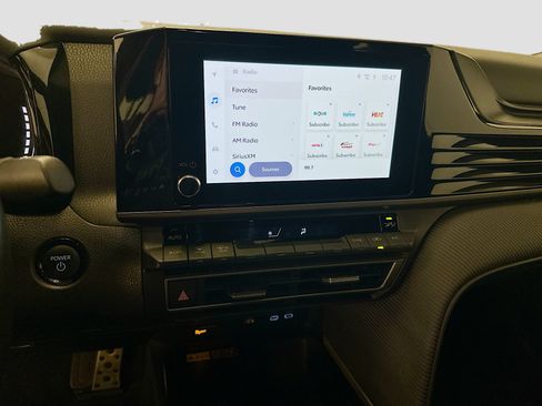 Used 2025 Toyota Camry SE FWD image 26
