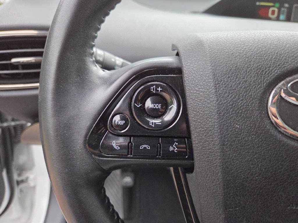 Used 2021 Toyota Prius FWD image 29