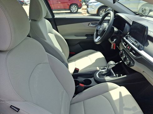 Used 2023 Kia Forte LXS w/ LXS Technology Package FWD image 13