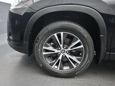 Used 2019 Toyota Highlander Plus AWD/4WD image 59