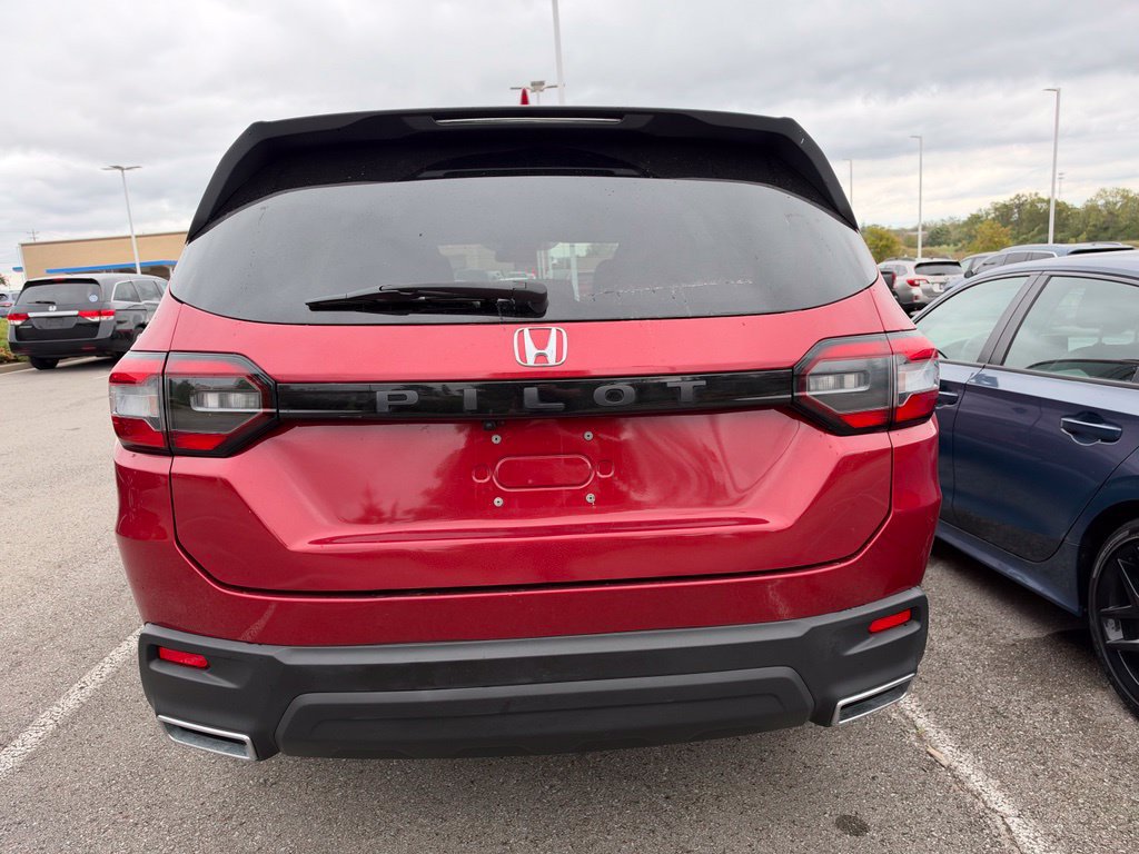 Used 2024 Honda Pilot Sport image 5