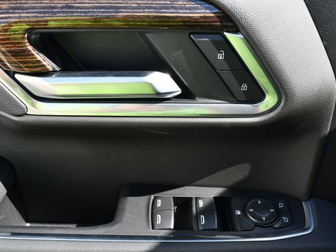 New 2026 GMC Sierra 1500 Elevation w/ LPO, Elevation Black Package image 16