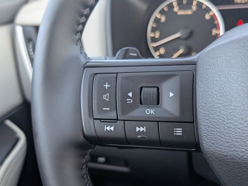 Used 2025 Nissan Rogue SV image 22