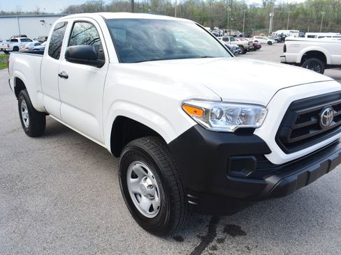 Used 2023 Toyota Tacoma SR RWD image 4