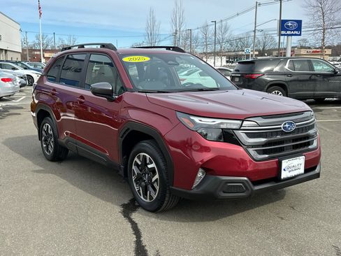 Used 2025 Subaru Forester Premium image 5