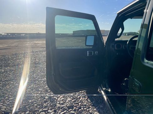 Used 2023 Jeep Gladiator Mojave w/ Trailer Tow Package AWD/4WD image 12
