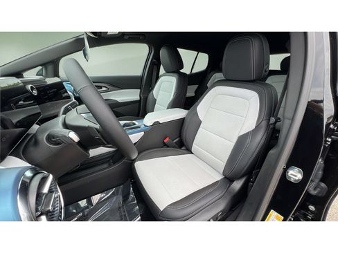 Certified 2025 Chevrolet Equinox EV LT FWD image 24