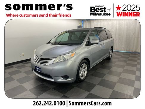 Used 2015 Toyota Sienna LE FWD image 2