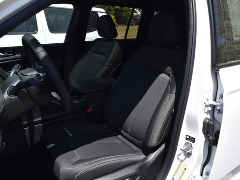 New 2026 Jeep Grand Cherokee Laredo X RWD image 25
