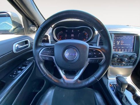 Used 2018 Jeep Grand Cherokee Altitude image 12