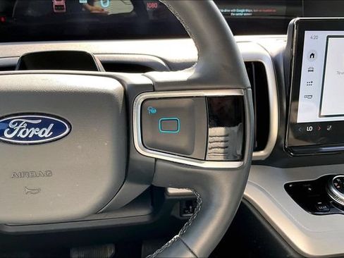 Used 2025 Ford Expedition Active AWD/4WD image 12