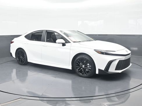 Used 2026 Toyota Camry SE w/ Convenience Package image 8