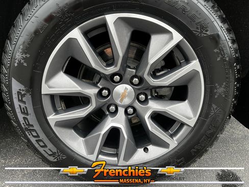 Used 2024 Chevrolet Tahoe LT w/ Luxury Package AWD/4WD image 9
