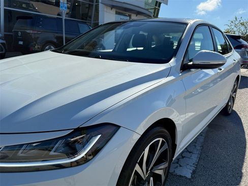 Certified 2025 Volkswagen Jetta SEL image 23