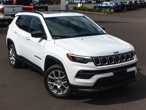 New 2024 Jeep Compass Latitude w/ Sun and Sound Group image 2